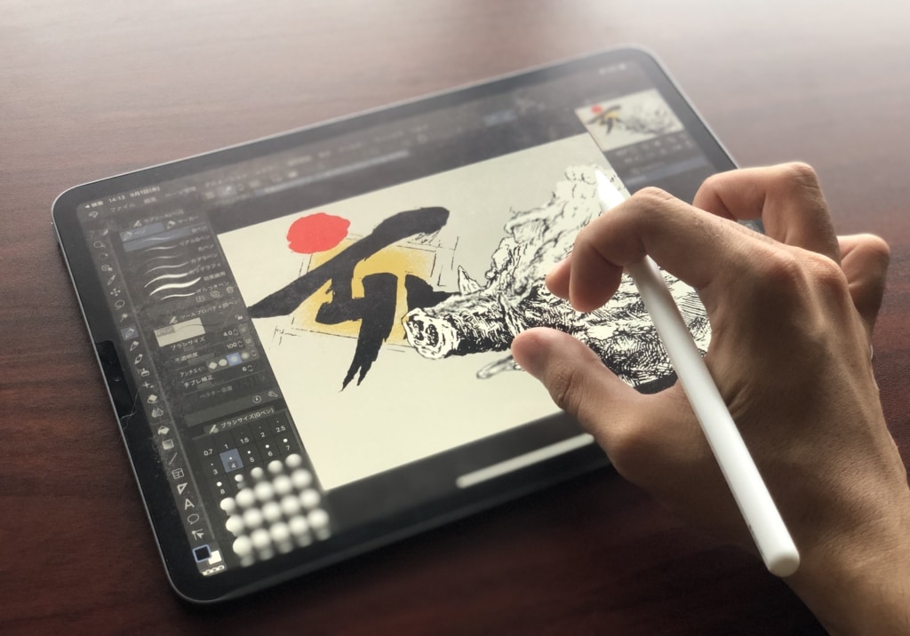 iPad ProとApple Pencilで絵を描いてる画像